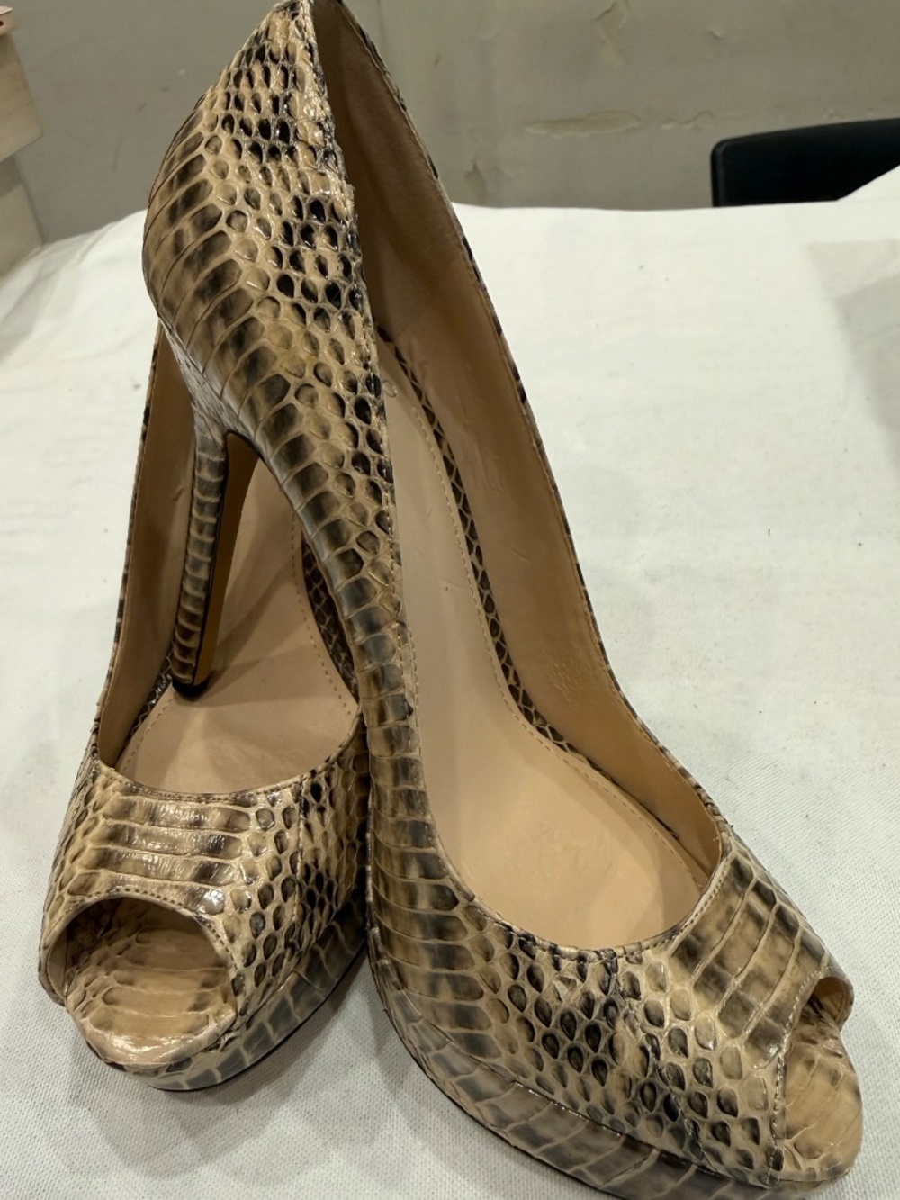 Vince Camuto Lorim Platform Peeptoe 5.5" Size 10 - Picture 10 of 11